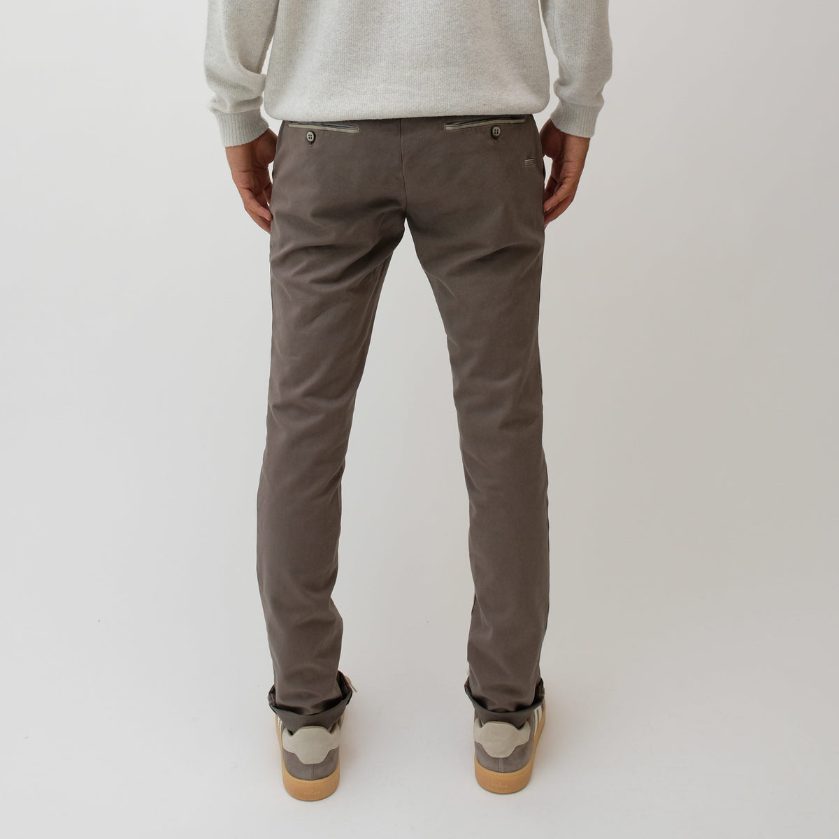 Mason's Forte Dei Marmi Slim Fit broek Taupe, gedragen driekwart achteraanzicht