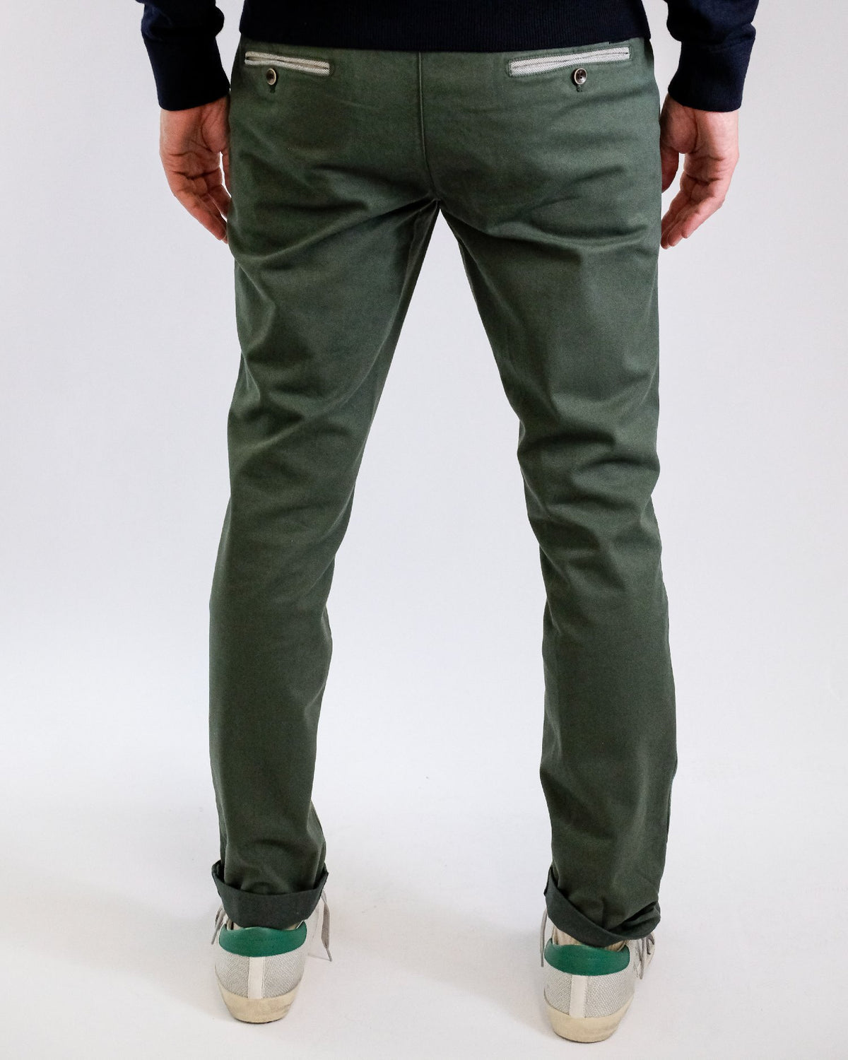 Mason's Green Grey Torino Regular Fit Trousers, gedragen achteraanzicht