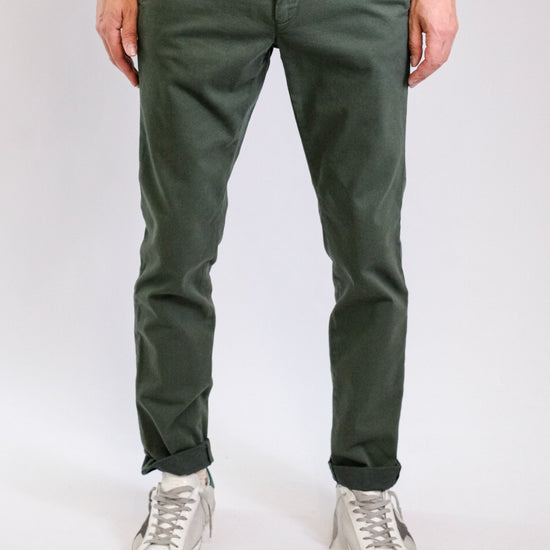 Mason's Green Grey Torino Regular Fit Trousers, gedragen vooraanzicht