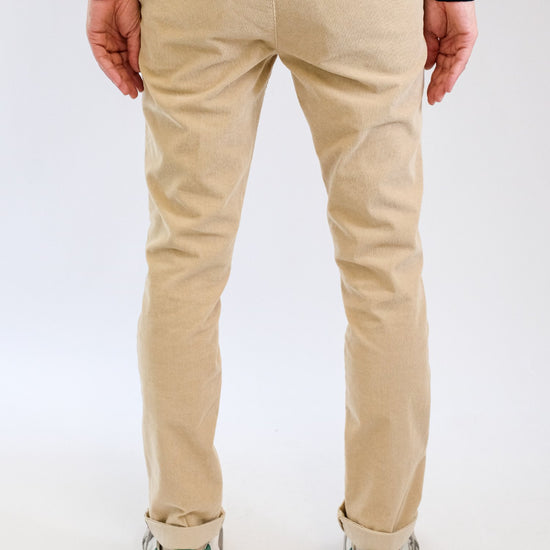 Mason's Greige Torino Oxford Washed Corduroy Regular Fit Trousers, gedragen achteraanzicht