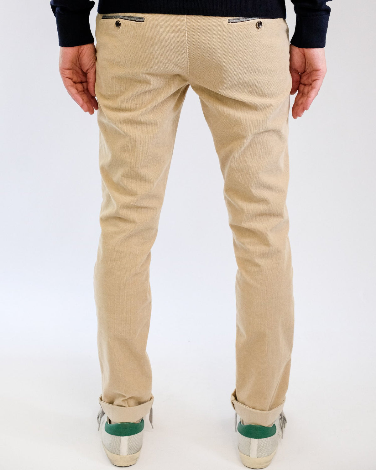 Mason's Greige Torino Oxford Washed Corduroy Regular Fit Trousers, gedragen achteraanzicht