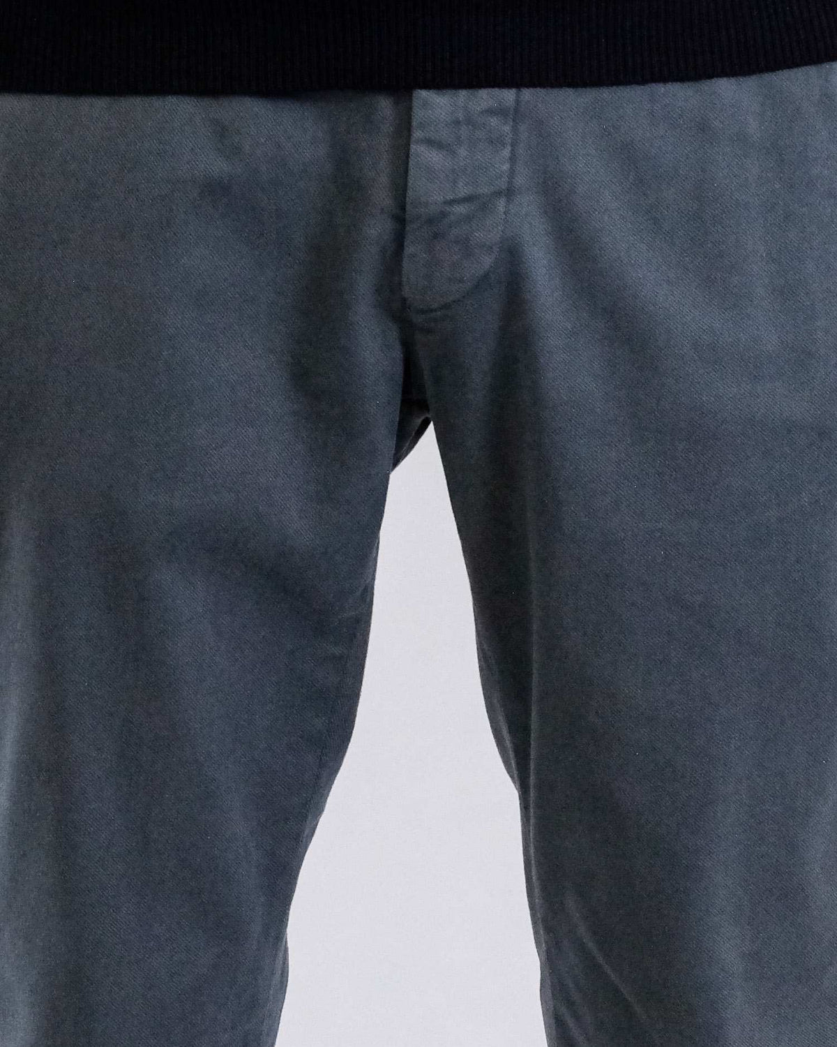 Mason's Grey Torino Regular Fit Trousers, gedragen detail voorkant