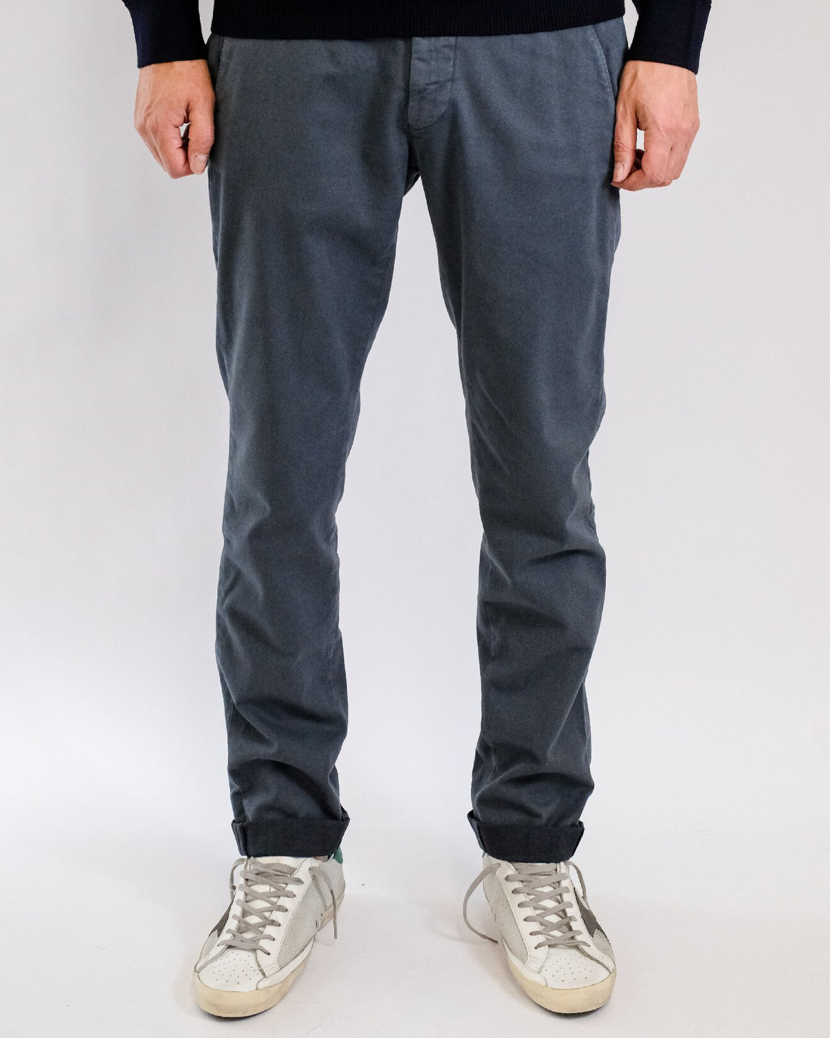 Mason's Grey Torino Regular Fit Trousers, gedragen vooraanzicht