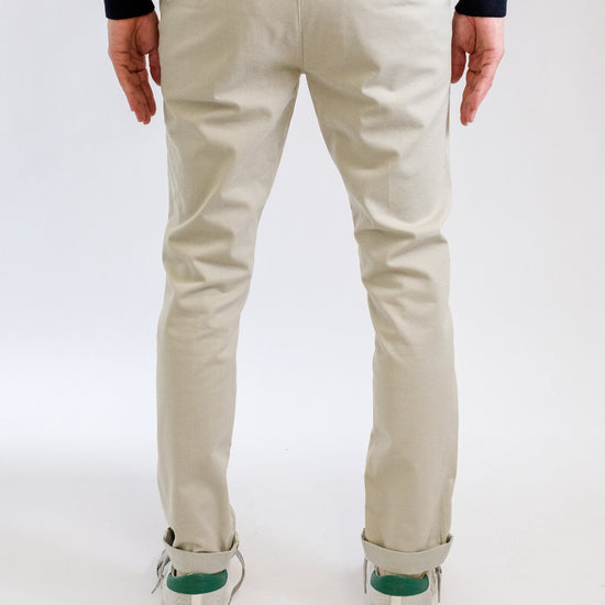 Mason's Grijs Beige Torino Regular Fit Trousers, gedragen achteraanzicht