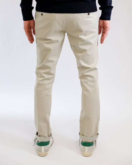 Mason's Grijs Beige Torino Regular Fit Trousers, gedragen achteraanzicht