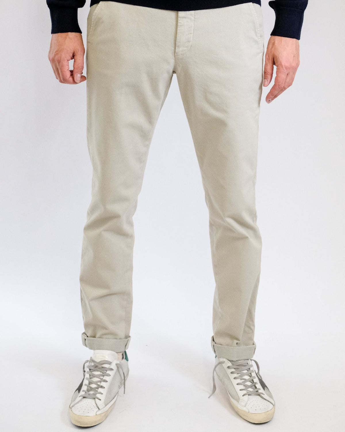 Mason's Grijs Beige Torino Regular Fit Trousers, gedragen vooraanzicht