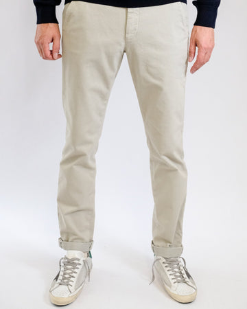 Mason's Grijs Beige Torino Regular Fit Trousers, gedragen vooraanzicht