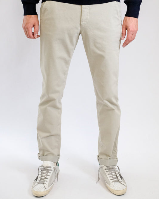 Mason's Grijs Beige Torino Regular Fit Trousers, gedragen vooraanzicht
