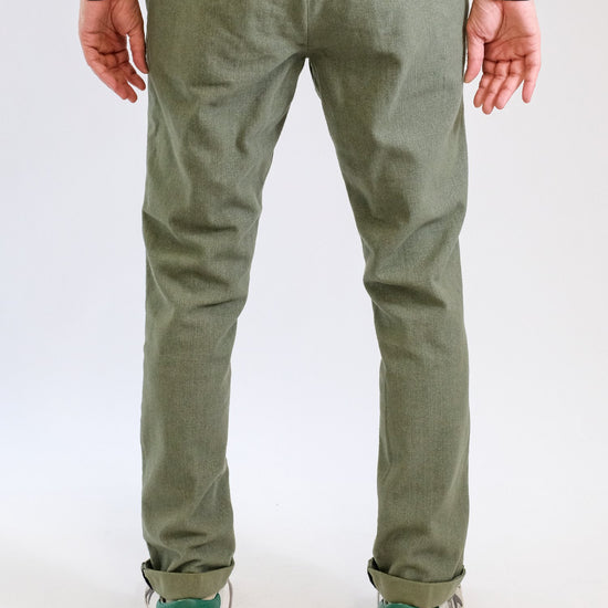Mason's Kakhi Torino Herringbone Regular Fit Trousers, gedragen achteraanzicht