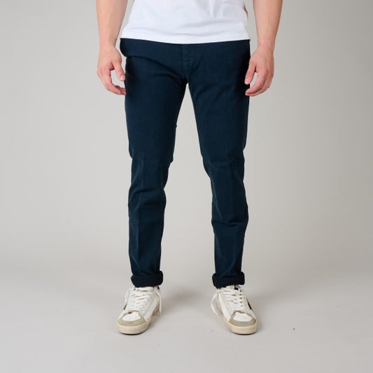 Mason's Milano Double Face broek Navy, gedragen volledig vooraanzicht