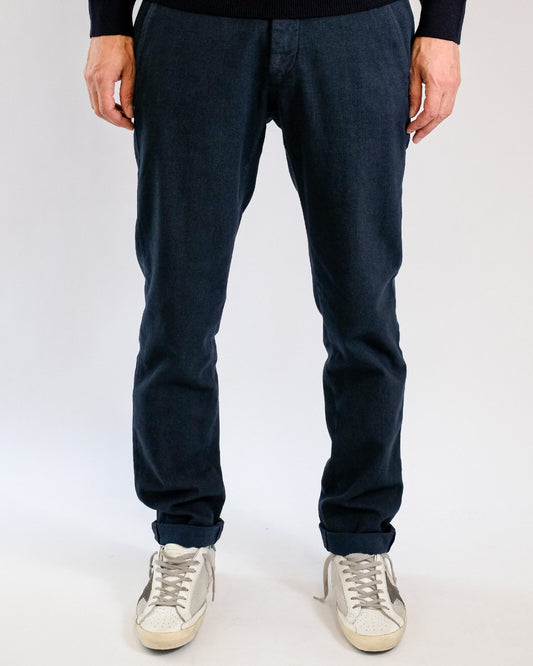 Mason's Navy Torino Herringbone Regular Fit Trousers, gedragen vooraanzicht