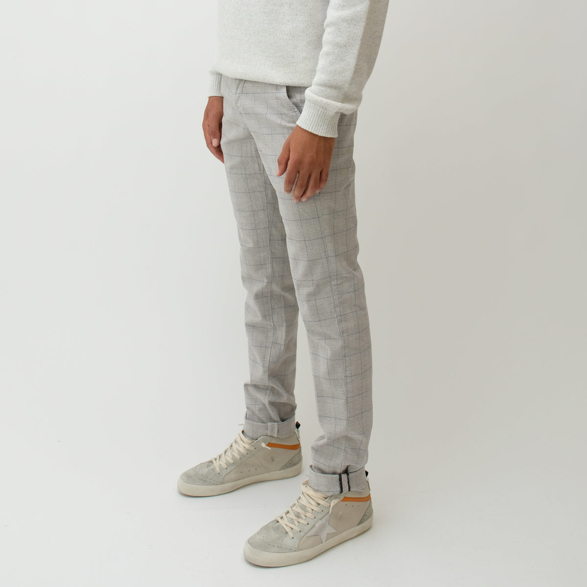 Mason's Torino Checkered broek Beige Grey Blue, gedragen driekwart zijaanzicht