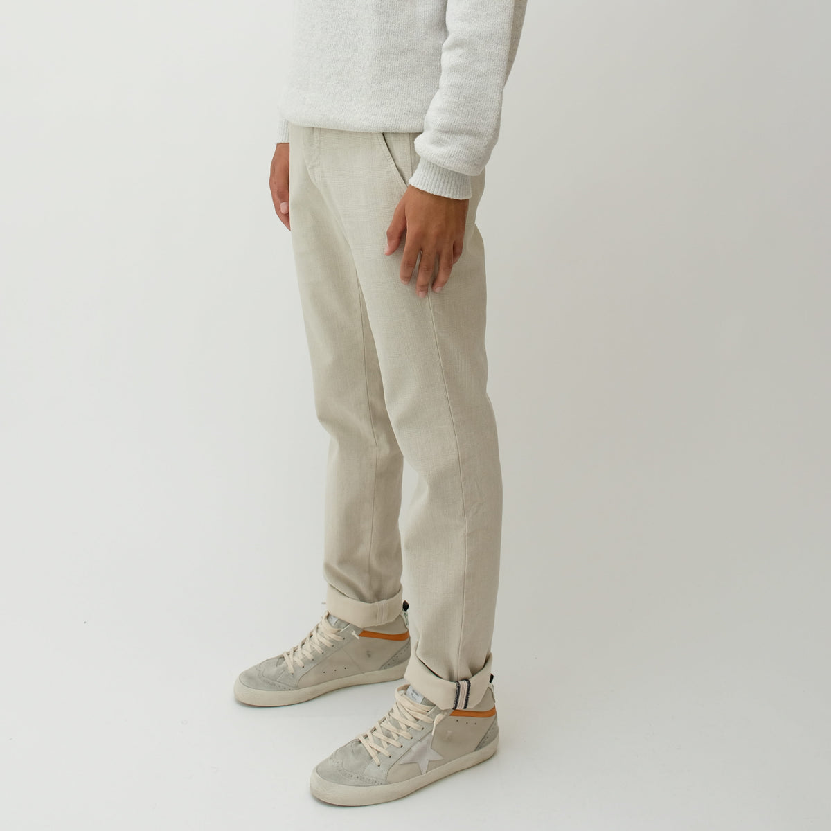 Mason's Torino Checkered broek Light Beige, gedragen driekwart zijaanzicht