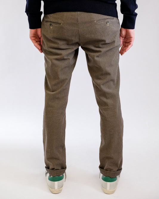 Mason's Torino Chino Donkerbeige, gedragen achteraanzicht