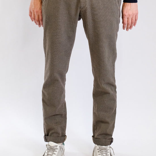 Mason's Torino Chino Donkerbeige, gedragen vooraanzicht