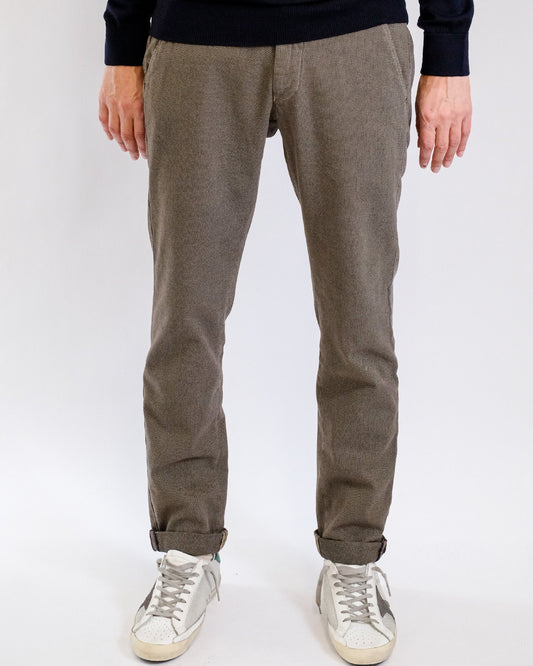 Mason's Torino Chino Donkerbeige, gedragen vooraanzicht