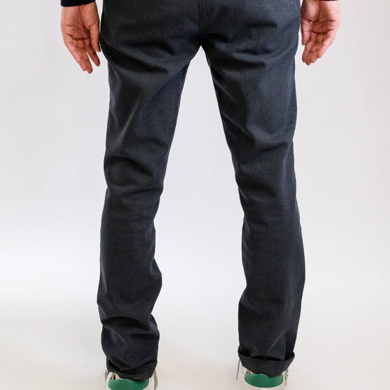 Mason's Torino Chino Navy Birdseye, gedragen achteraanzicht