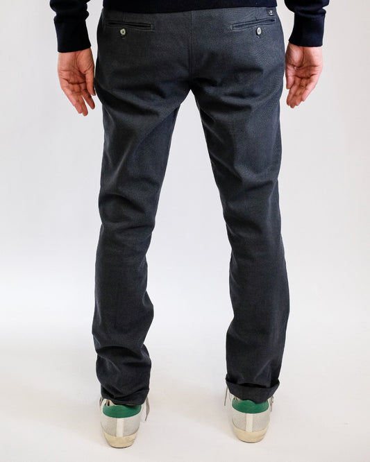 Mason's Torino Chino Navy Birdseye, gedragen achteraanzicht