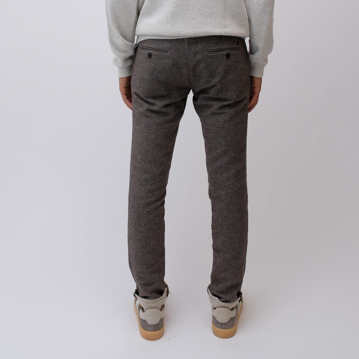 Mason's Torino Herringbone Wool Look broek Brown, gedragen achteraanzicht