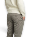 Mason's Torino Warm Taupe - detail van de diagonale double-face katoenstructuur