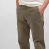 NN.07 Aden broek in Capers, detail taille en zak