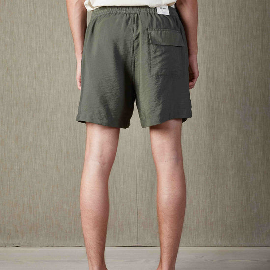 NN.07 Billie Linen Shorts Croc Green – productbeeld 2