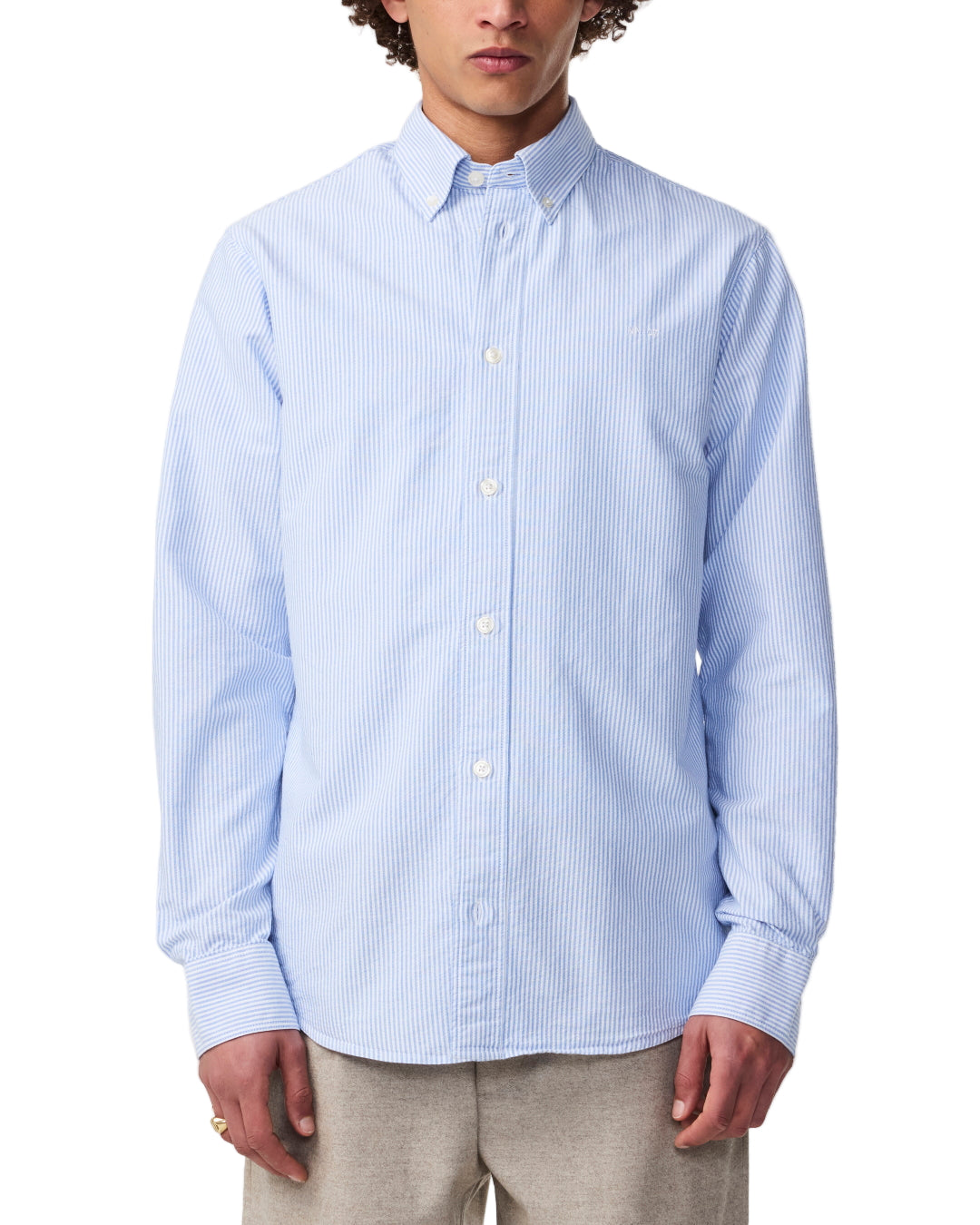 NN.07 Colby blauw gestreept hemd, gedragen detail vooraanzicht