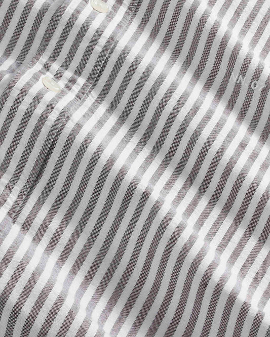 NN.07 Colby bruin gestreept hemd, detail strepen en logo