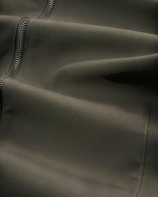 NN.07 Ivan jack met rits in Dark Army, detail stof en rits