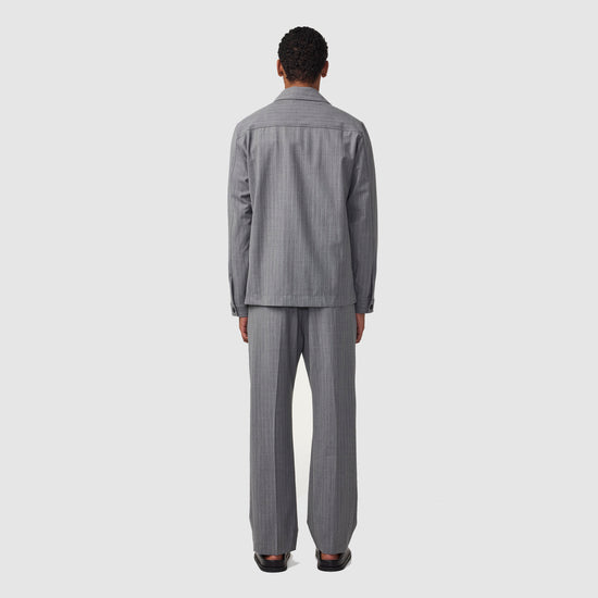 NN.07 Ivan grijs gestreept overshirt, gedragen achteraanzicht