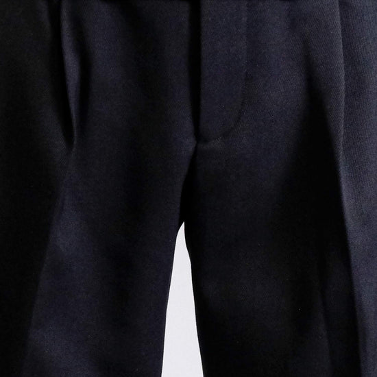 NN.07 Justin donkerblauwe broek, detail voorplooien