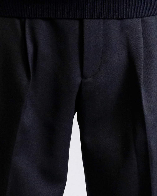 NN.07 Justin donkerblauwe broek, detail voorplooien