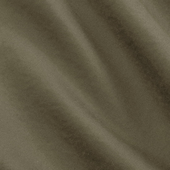 Detail van het groene katoensatijn van de NN.07 Kay 1420 in Shadow Moss