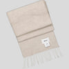 NN.07 Scarf Two beige sjaal, detail label en franjes