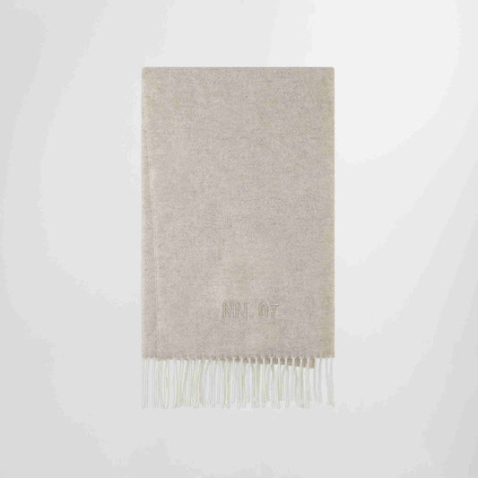 NN.07 Scarf Two sjaal in Ecru Multi, gevouwen vooraanzicht