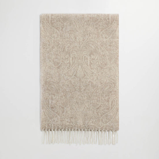 NN.07 Scarf Two ecru sjaal met dessin, gevouwen productfoto