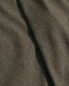 NN.07 Theo gemeleerde broek in Dark Army, detail stofstructuur
