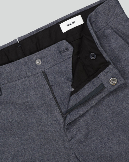 NN.07 Theo blauw gemeleerde broek, detail taille en sluiting