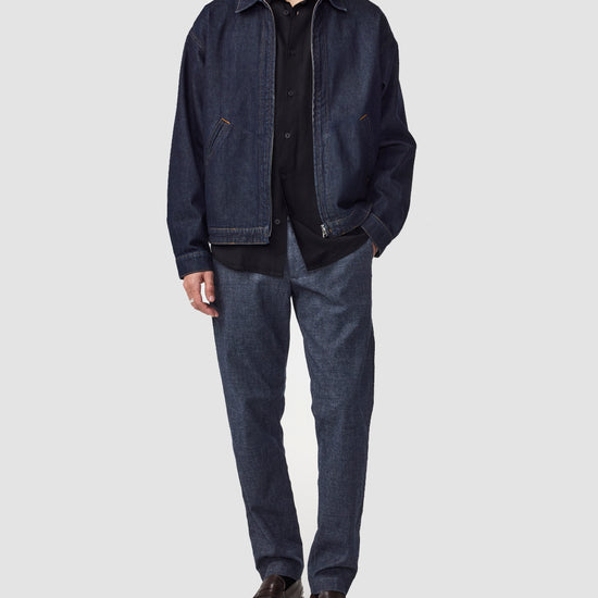 NN.07 Theo blauw gemeleerde broek, gedragen volledig vooraanzicht