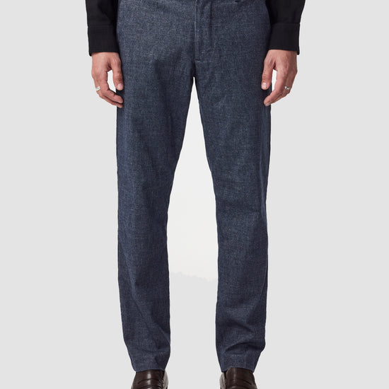 NN.07 Theo blauw gemeleerde broek, gedragen vooraanzicht