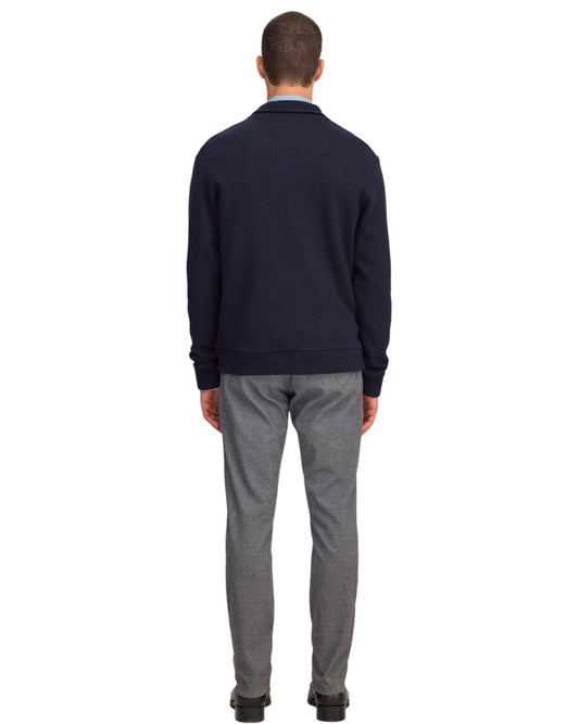 Achteraanzicht van de NN.07 Boiled 6398 overshirt in Navy Blue op model, met ribboorden aan zoom en mouwen.