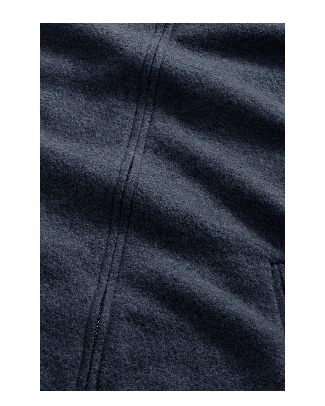 Detail van de donkerblauwe boiled merinowol en ritssluiting van de NN.07 Boiled 6398 overshirt in Navy Blue.