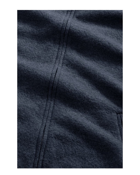 Detail van de donkerblauwe boiled merinowol en ritssluiting van de NN.07 Boiled 6398 overshirt in Navy Blue.