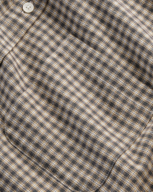 Detail van de lichte flannel ruit van NN.07 Deon 5465 Sand Check