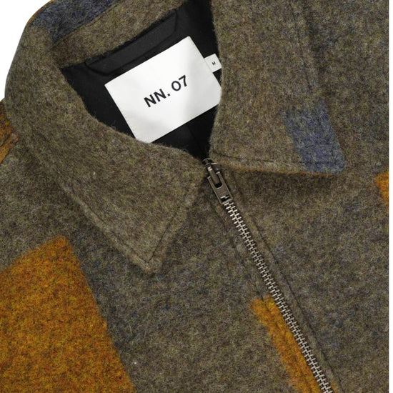 Detail van de geruite Italiaanse wolmix van NN.07 Gael 8267