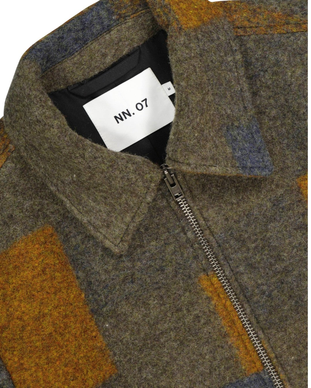 Detail van de geruite Italiaanse wolmix van NN.07 Gael 8267