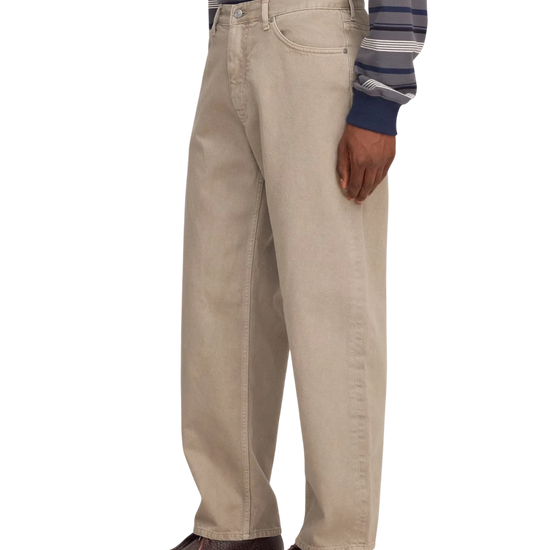Zijaanzicht NN.07 Ross 1874 barrel jeans Khaki Stone – Checkpoint Mol