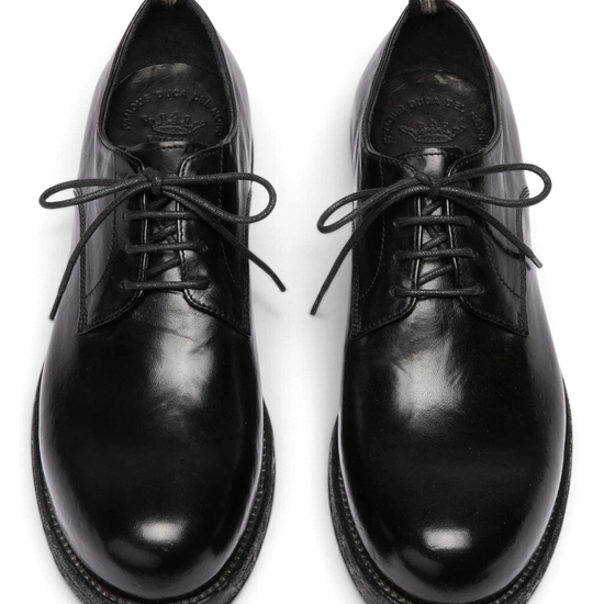 Paar Officine Creative Bulla DD 101 zwarte leren derby's van boven