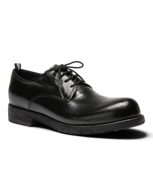 Officine Creative Bulla DD 101 zwarte derby schuin van voren met rondere neus