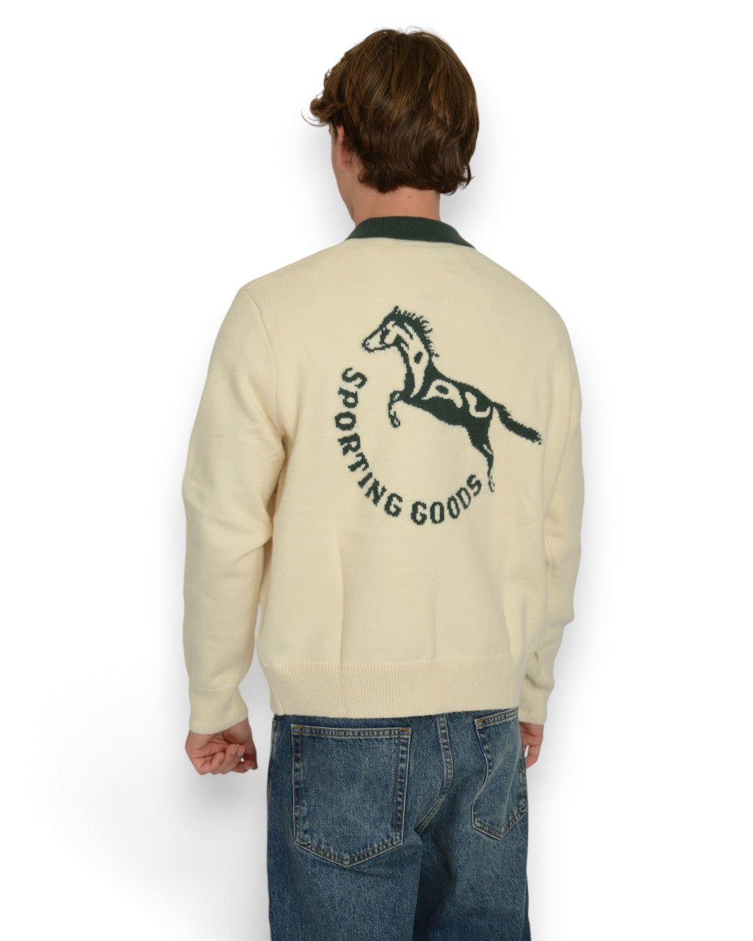 PAL Sporting Goods Gallop Balloon Knit in Marshmallow, gedragen achteraanzicht met groene paardenprint op de rug.